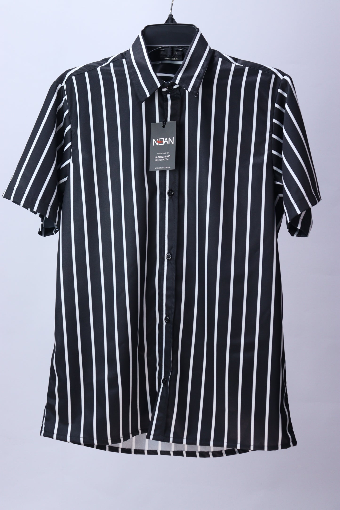 CAMISA NEGRA RAYAS BLANCAS