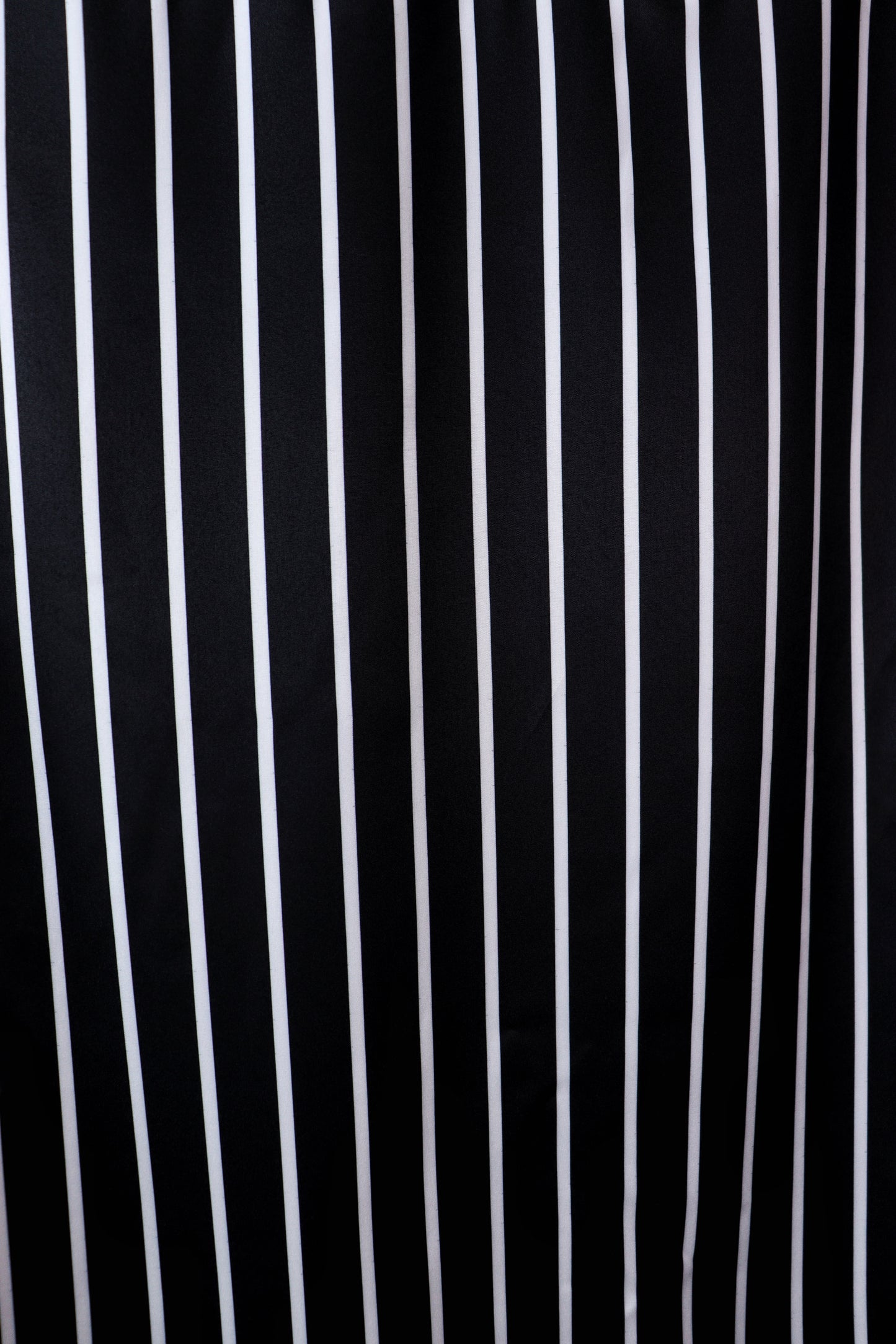 CAMISA NEGRA RAYAS BLANCAS