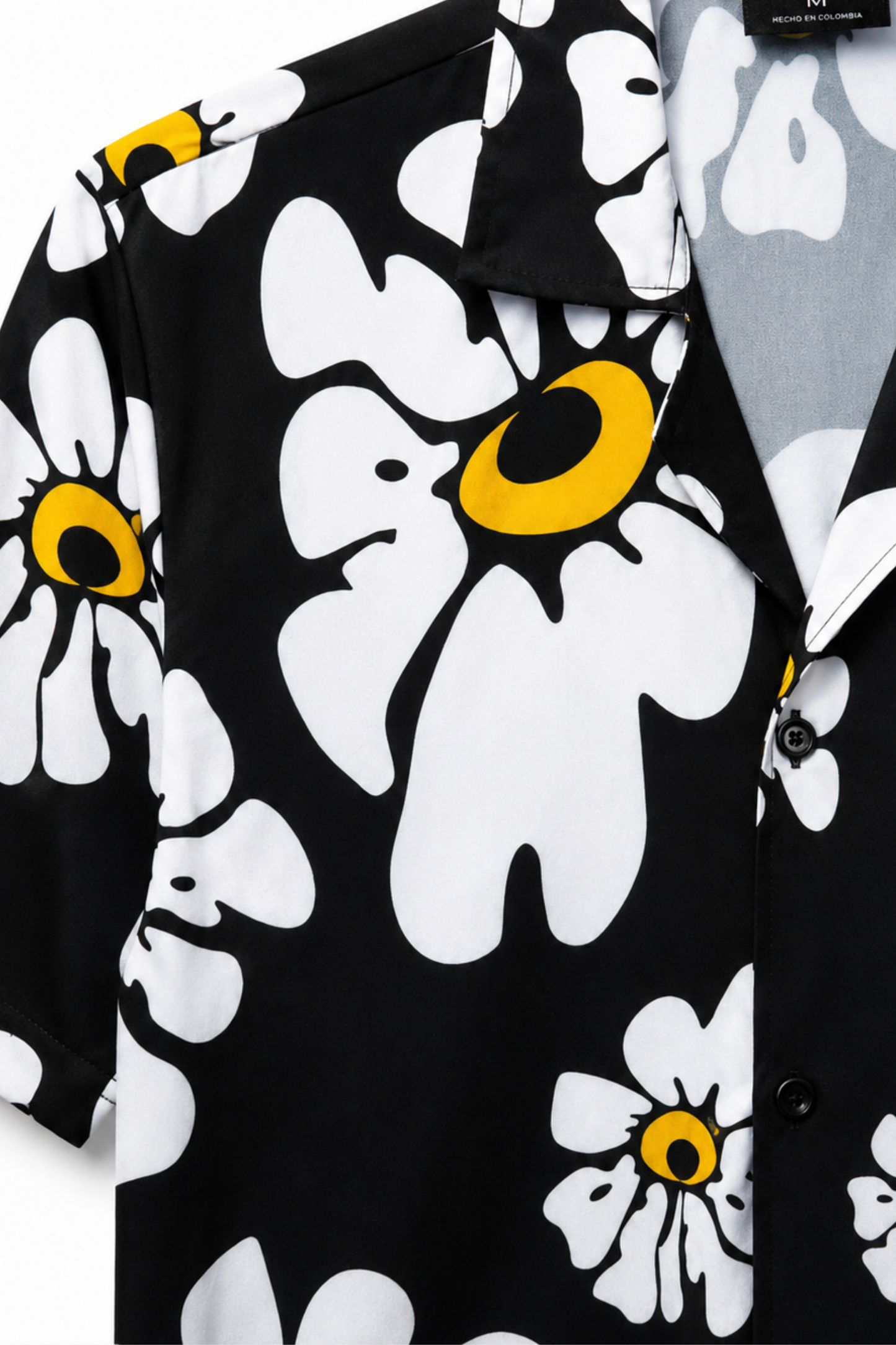 CAMISA NEGRA FLORES BLANCAS