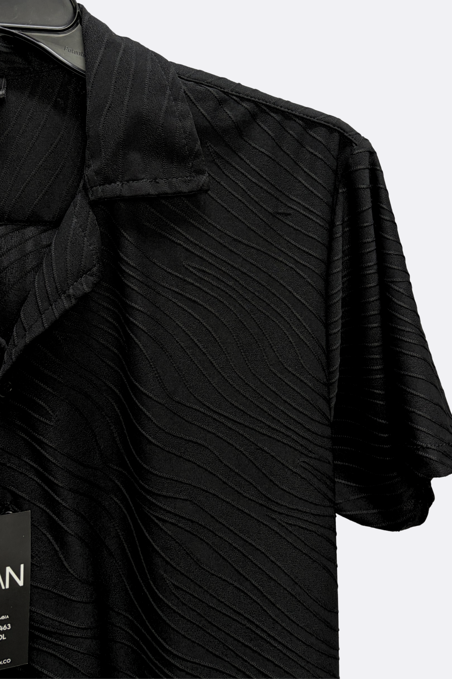 CAMISA TEXTURIZADA NEGRA LADRILLADA