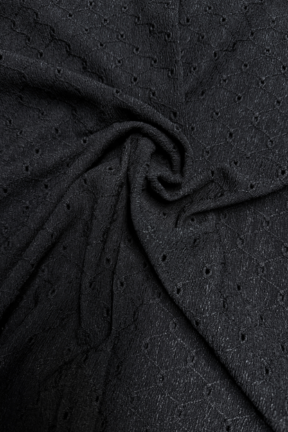CAMISA NEGRA EN OJALILLO