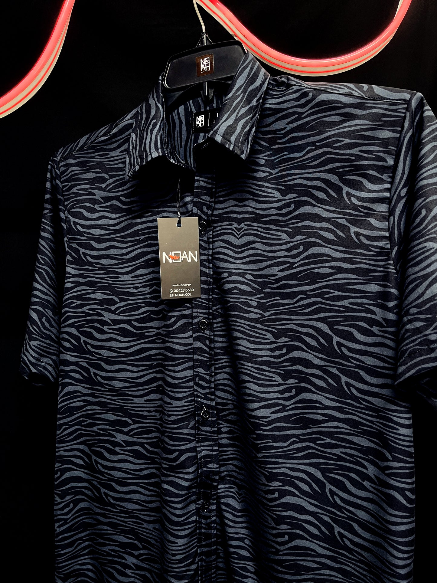 CAMISA ANIMAL PRINT NEGRA