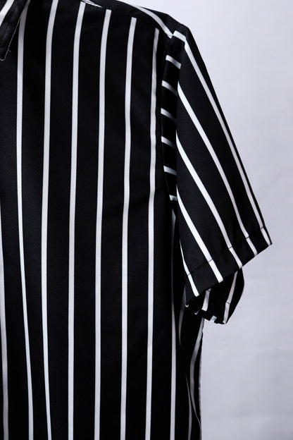 CAMISA NEGRA RAYAS BLANCAS